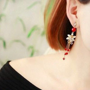 Díszkövekkel díszített hosszú női fülbevaló - két színben