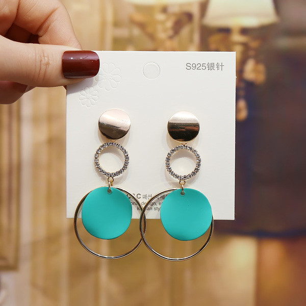 Modern női fülbevaló két színben, díszkövekkel