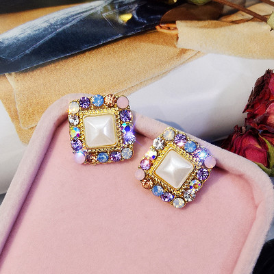 Stílusos női fülbevaló színes kövekkel - három modell