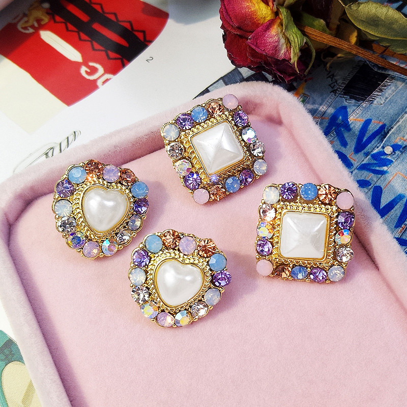 Stílusos női fülbevaló színes kövekkel - három modell