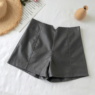 Pantaloni scurti eleganti de dama din piele ecologica in trei culori