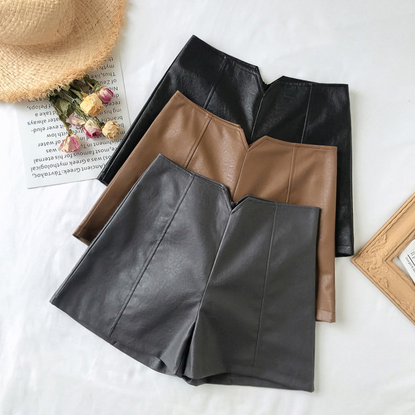 Pantaloni scurti eleganti de dama din piele ecologica in trei culori