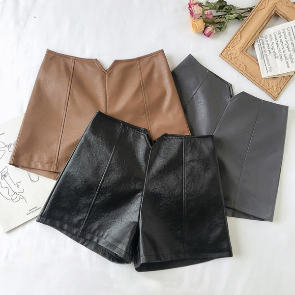 Pantaloni scurti eleganti de dama din piele ecologica in trei culori