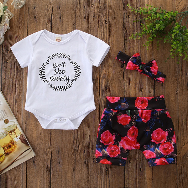 Детски комплект за момичета включващ боди, къси панталони и лента 