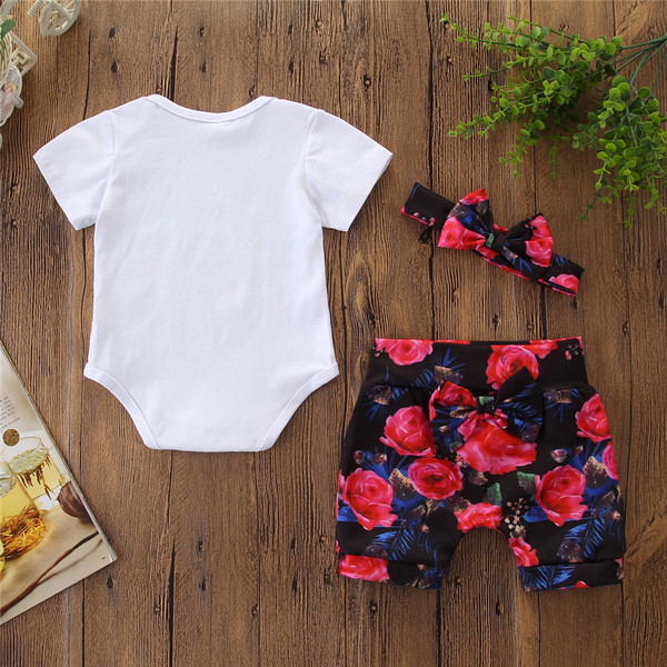 Детски комплект за момичета включващ боди, къси панталони и лента 