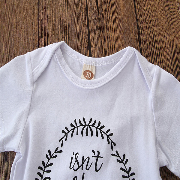 Детски комплект за момичета включващ боди, къси панталони и лента 