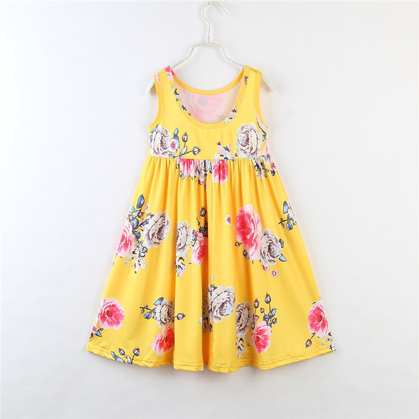 Stílusos hosszú gyerekruha sárga színben virágos motívumokkal