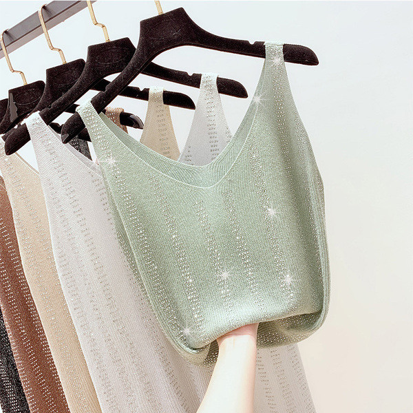 Stílusos női felső V-nyakkal, több színben