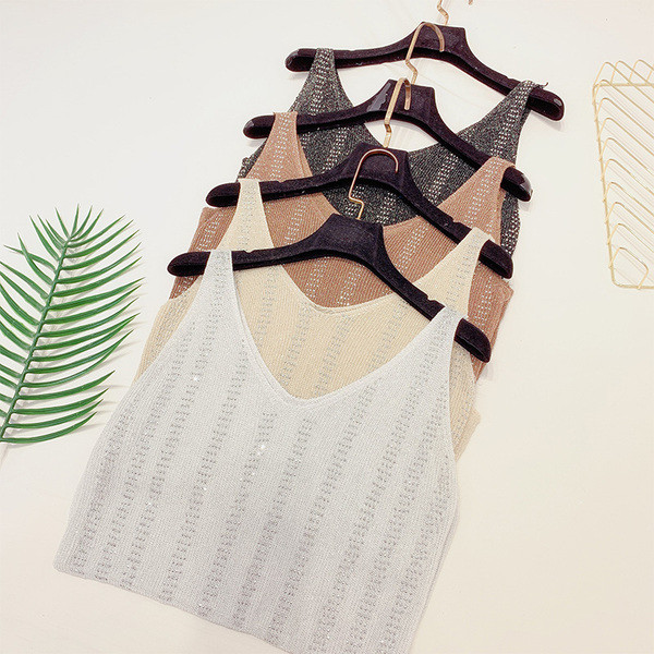 Stílusos női felső V-nyakkal, több színben