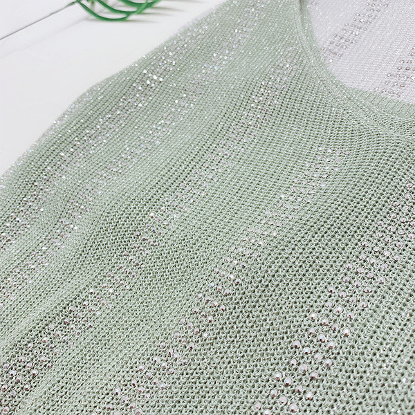 Stílusos női felső V-nyakkal, több színben