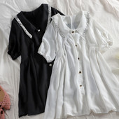 Κομψό γυναικείο φόρεμα με κολάρο και πούλιες σε μαύρο και άσπρο χρώμα