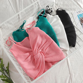 Vékony pántokkal ellátott, rövid női felső, többféle színben