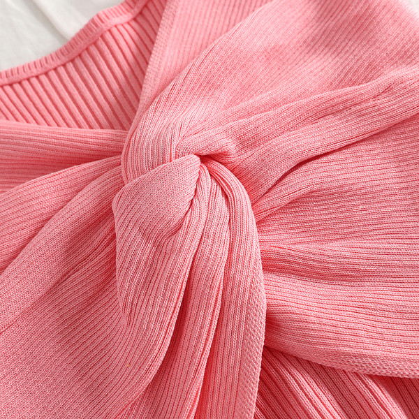 Vékony pántokkal ellátott, rövid női felső, többféle színben