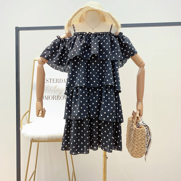 Alkalmi női ruha vékony pántokkal, fehér és fekete színben