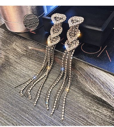 Hosszú női fülbevaló ezüst színben kövekkel