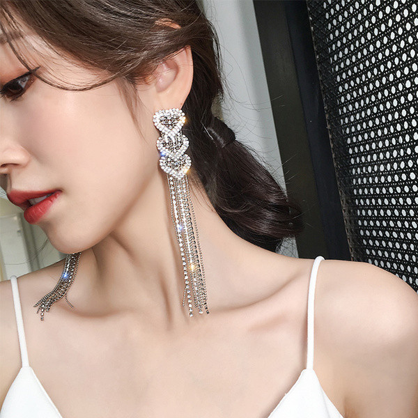 Hosszú női fülbevaló ezüst színben kövekkel