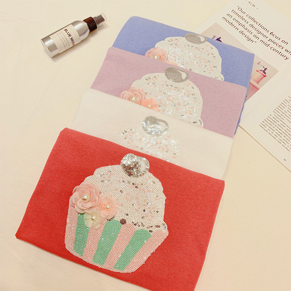 Modern női póló rátéttel, négy színben