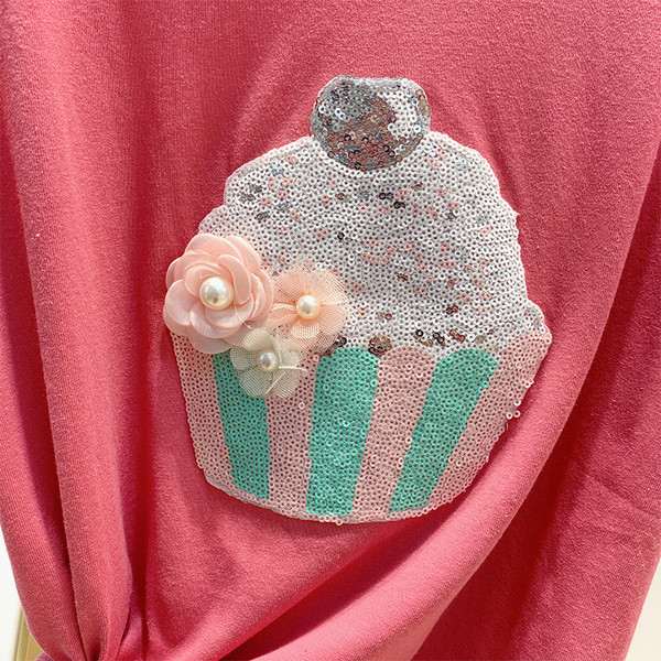 Modern női póló rátéttel, négy színben