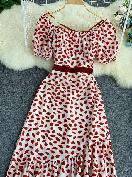 Női ruha aszimmetrikus modell színes rátéttel