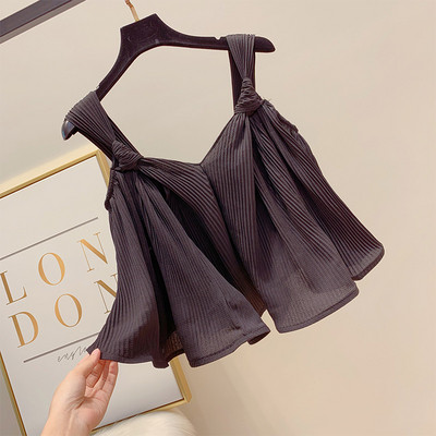 Stílusos női felső, vastag pántokkal és V-nyakú, többféle színben