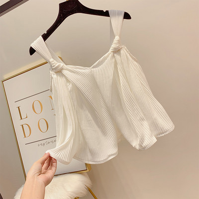 Stílusos női felső, vastag pántokkal és V-nyakú, többféle színben