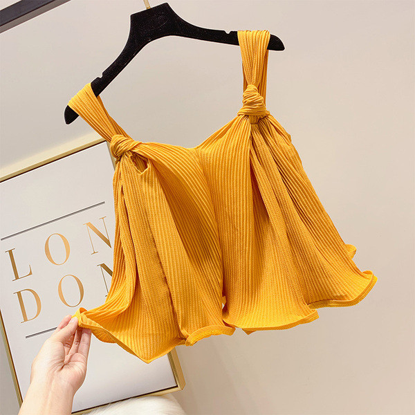 Stílusos női felső, vastag pántokkal és V-nyakú, többféle színben