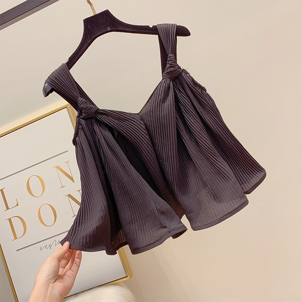 Stílusos női felső, vastag pántokkal és V-nyakú, többféle színben