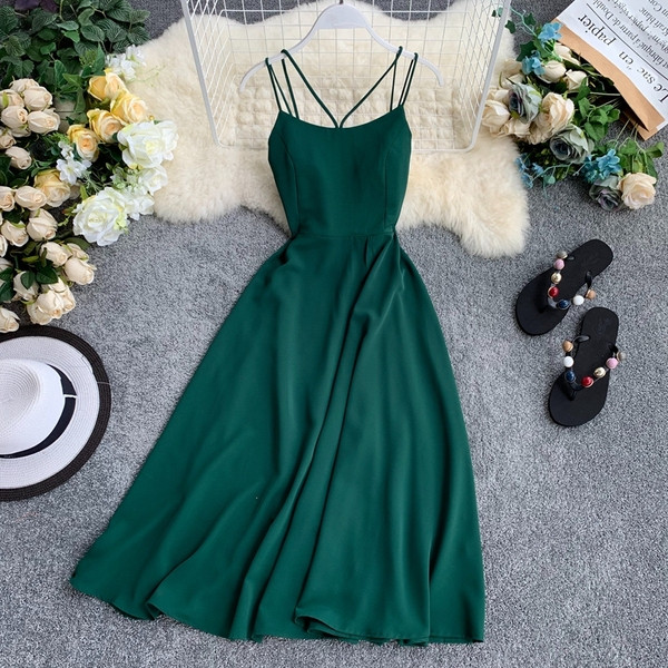 Aktuális női ruha szabású modell vékony pántokkal több színben