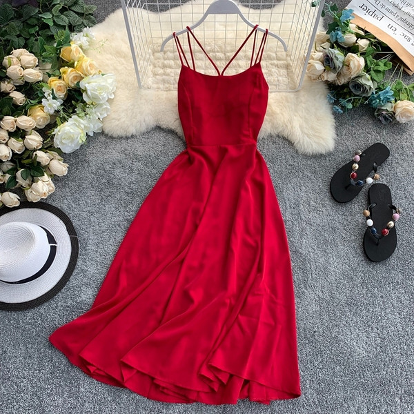 Aktuális női ruha szabású modell vékony pántokkal több színben