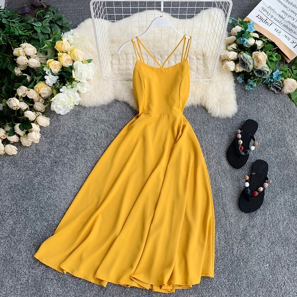 Aktuális női ruha szabású modell vékony pántokkal több színben