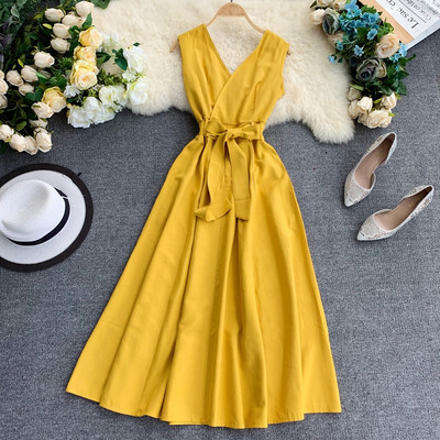 Modern női ruha V-nyakkal több színben