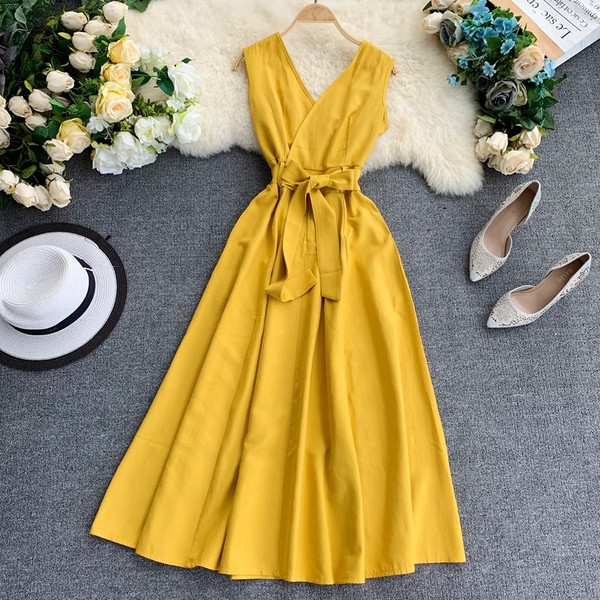 Modern női ruha V-nyakkal több színben