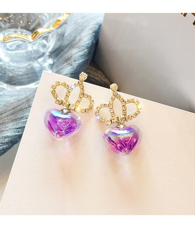 Díszkövekkel díszített női fülbevaló új modellje