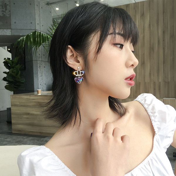 Díszkövekkel díszített női fülbevaló új modellje