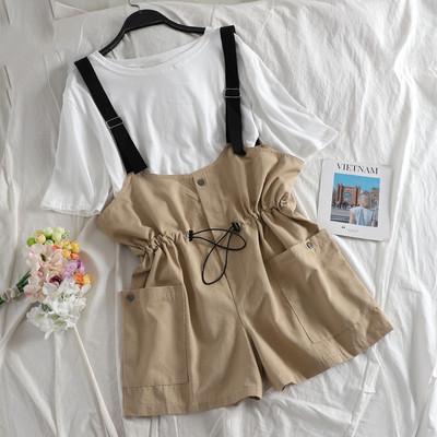 Hétköznapi női szett, amely egy rövid overallt és egy pólót tartalmaz több színben