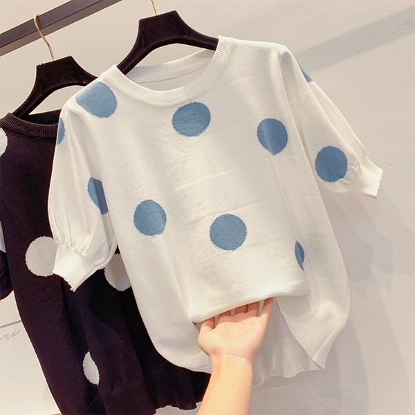 Tricou de damă modern cu puncte în alb și negru