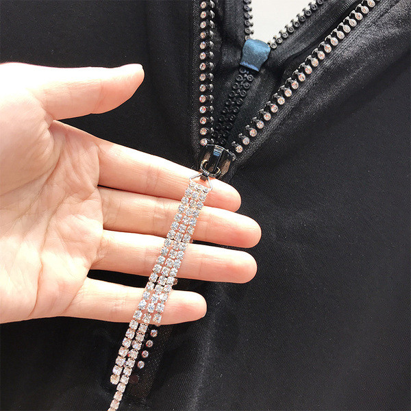 Stílusos női cipzáras póló fehér és fekete színben