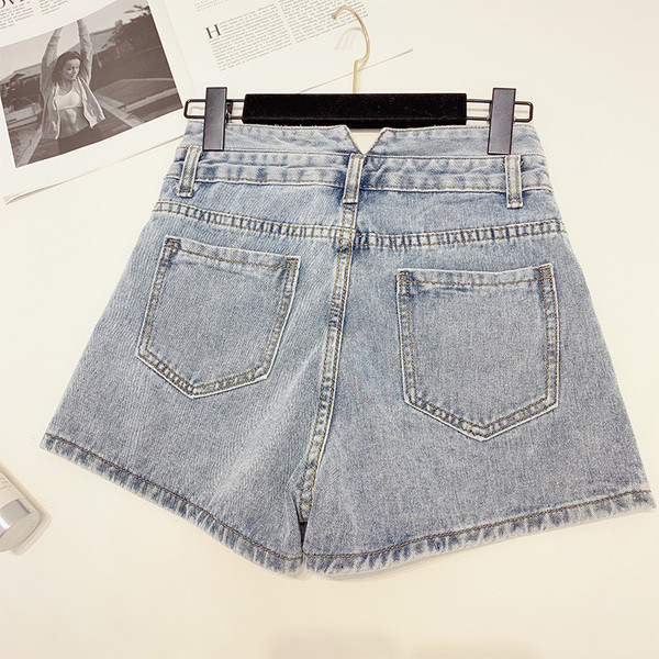 Modern női rövid farmernadrág magas derékkal és gombokkal