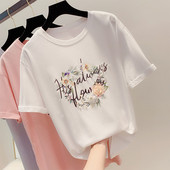 Női póló rövid ujjú felirattal és 3D elemes virágokkal