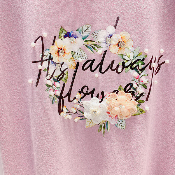 Női póló rövid ujjú felirattal és 3D elemes virágokkal