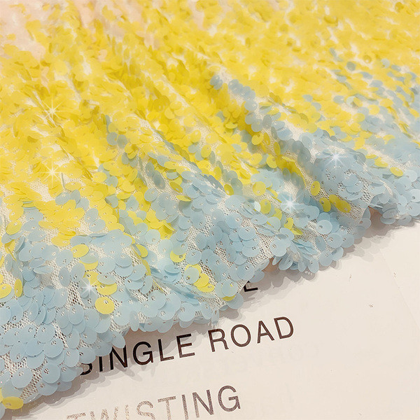 Flitterekkel díszített női felső, két színben