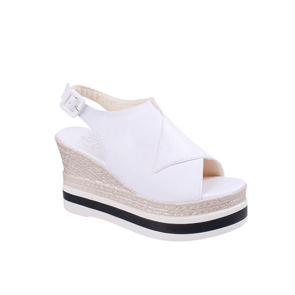 Öko bőrből készült női szandál fekete-fehér platformmal