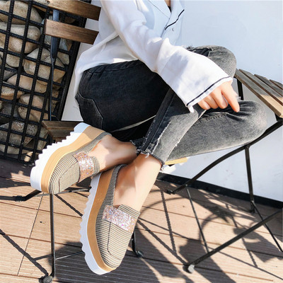 Tavaszi női mokaszinok platformpal több színben