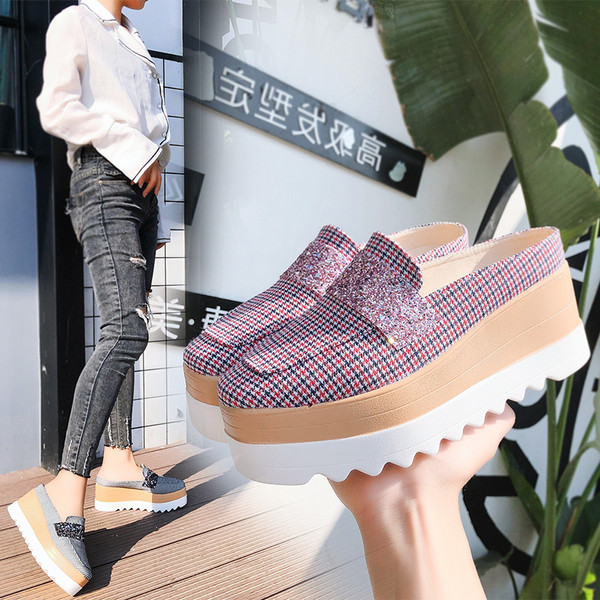 Tavaszi női mokaszinok platformpal több színben