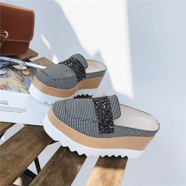 Tavaszi női mokaszinok platformpal több színben