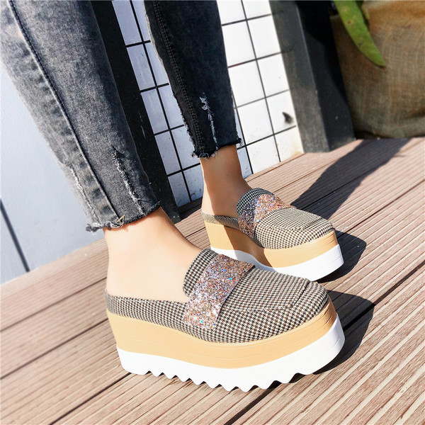 Tavaszi női mokaszinok platformpal több színben