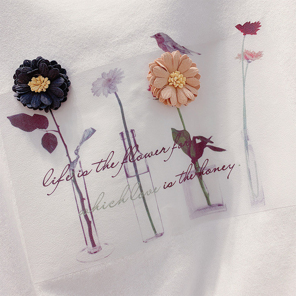 Női póló négy színben, 3D elemmel