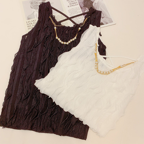 Stílusos női felső, fém díszítéssel, három színben