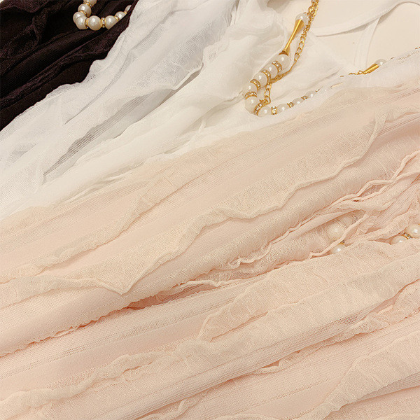 Stílusos női felső, fém díszítéssel, három színben