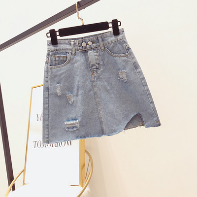 Modern női szoknya szakadt motívumokkal